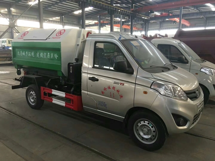 貴州省關(guān)嶺住建局36臺垃圾運(yùn)輸車第一批次已裝車完成即將交